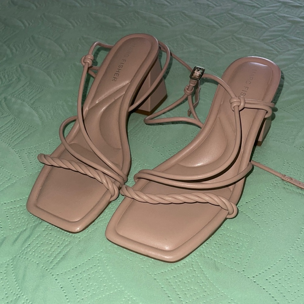 Marc Fisher nude beige small heel